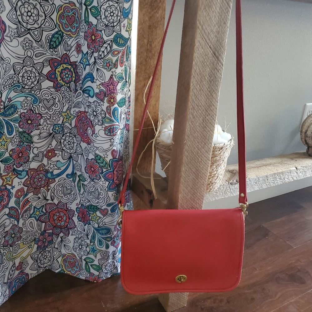 Vintage HUNT CLUB "Coach" purse ~RED! Including an extra strap